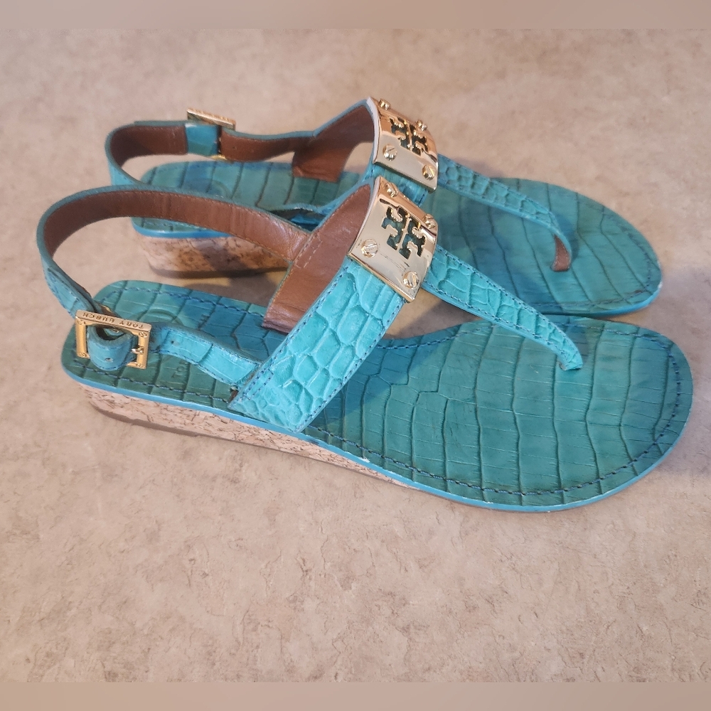 Tory Burch Teal Croc-Embossed Leather Thong Sandals with Gold Logo - Picture 4 of 11